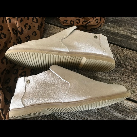 Suede BearPaws Almost a Chelsea Boot in Mushroom Brand New condition size 8 - Picture 6 of 8